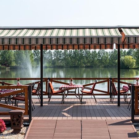 Hotel Bibic Es Tueskevar Etterem Es Horgaszto Nyíregyháza Zewnętrze zdjęcie