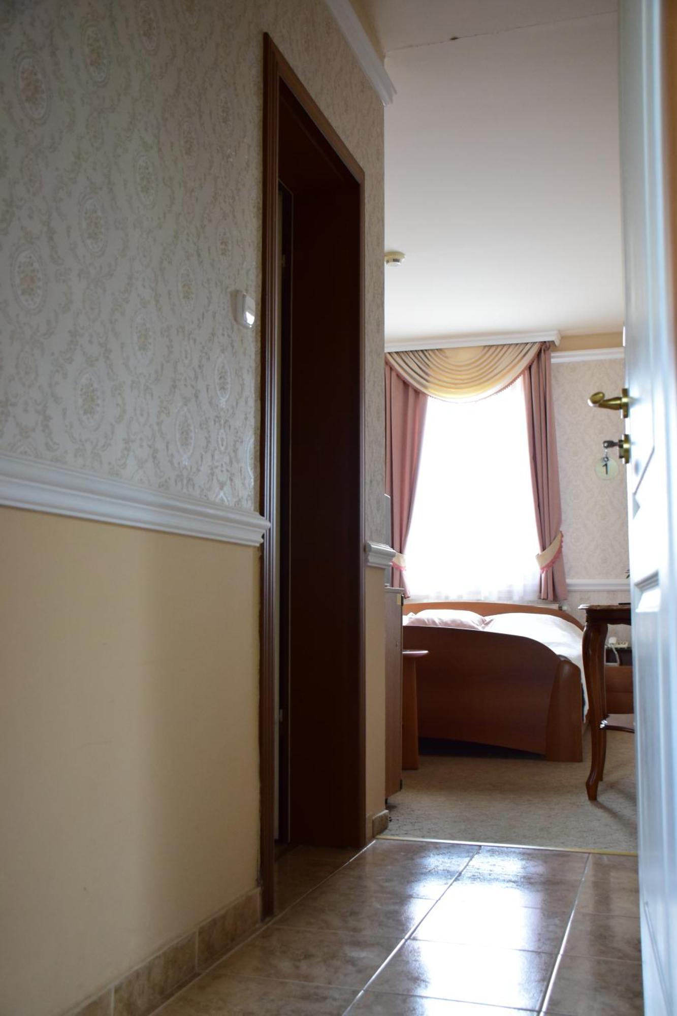 Hotel Bibic Es Tueskevar Etterem Es Horgaszto Nyíregyháza Zewnętrze zdjęcie