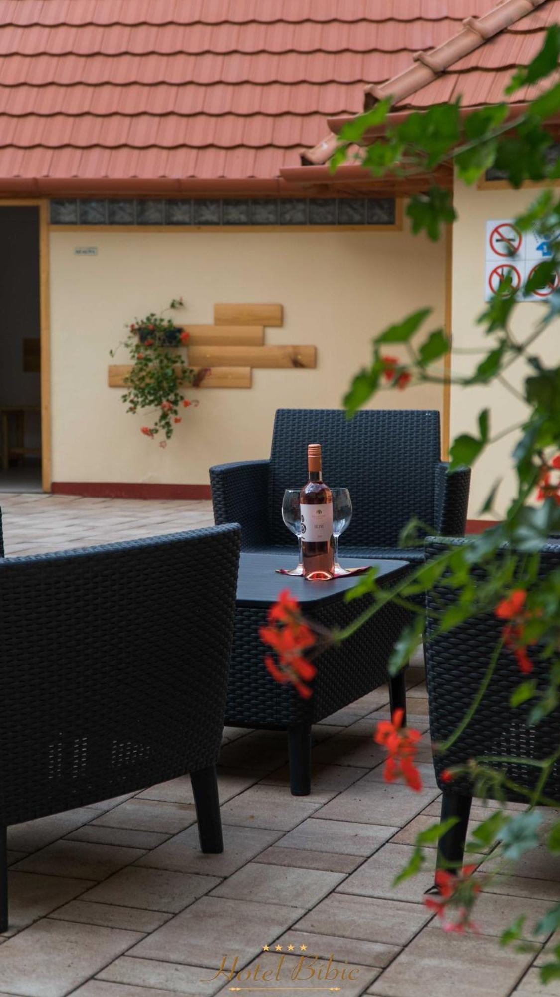 Hotel Bibic Es Tueskevar Etterem Es Horgaszto Nyíregyháza Zewnętrze zdjęcie