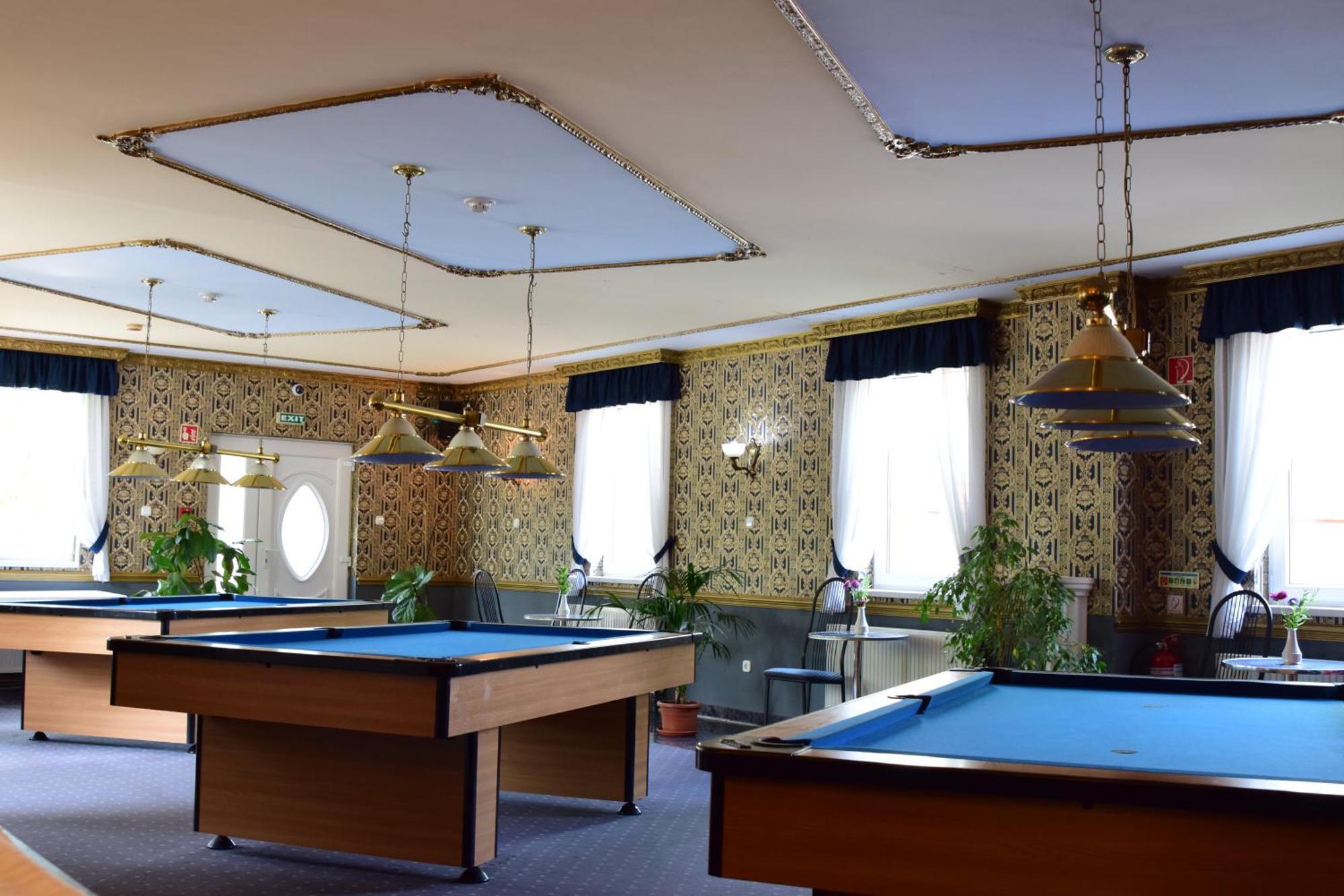 Hotel Bibic Es Tueskevar Etterem Es Horgaszto Nyíregyháza Zewnętrze zdjęcie