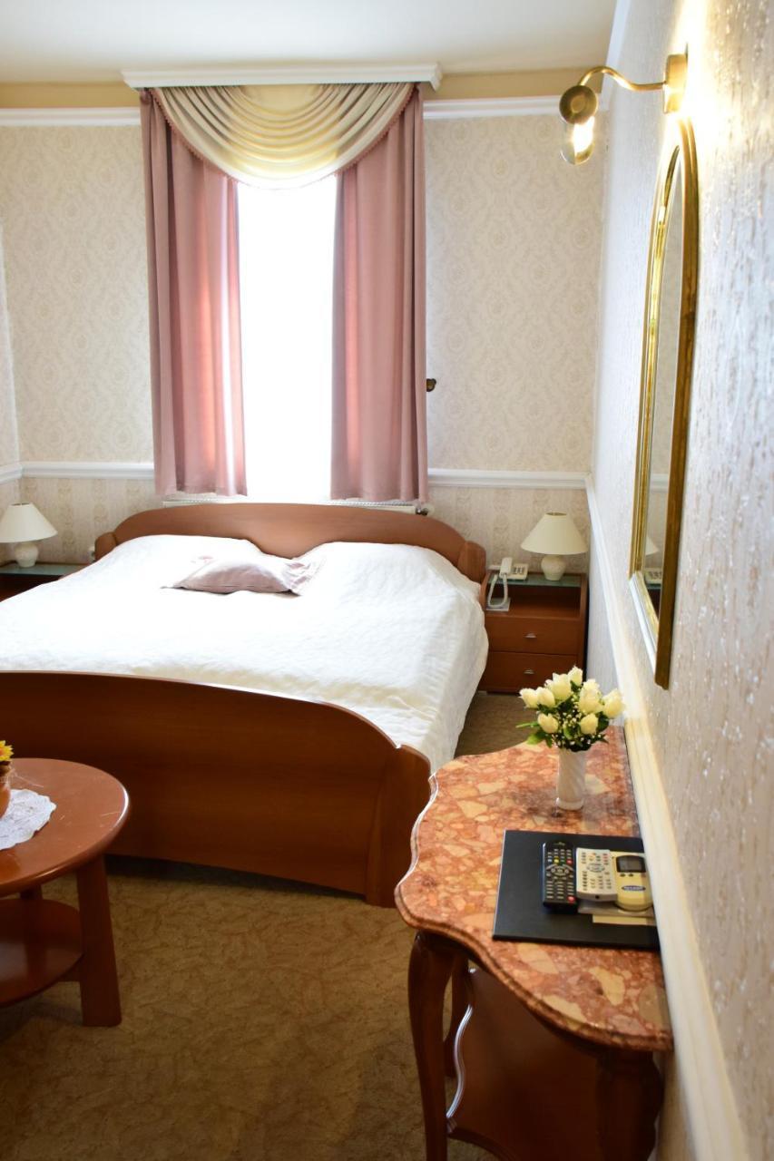 Hotel Bibic Es Tueskevar Etterem Es Horgaszto Nyíregyháza Zewnętrze zdjęcie