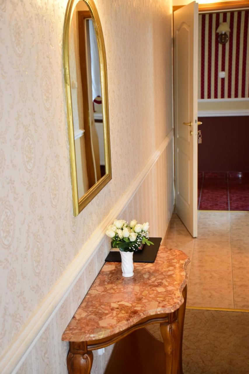 Hotel Bibic Es Tueskevar Etterem Es Horgaszto Nyíregyháza Zewnętrze zdjęcie