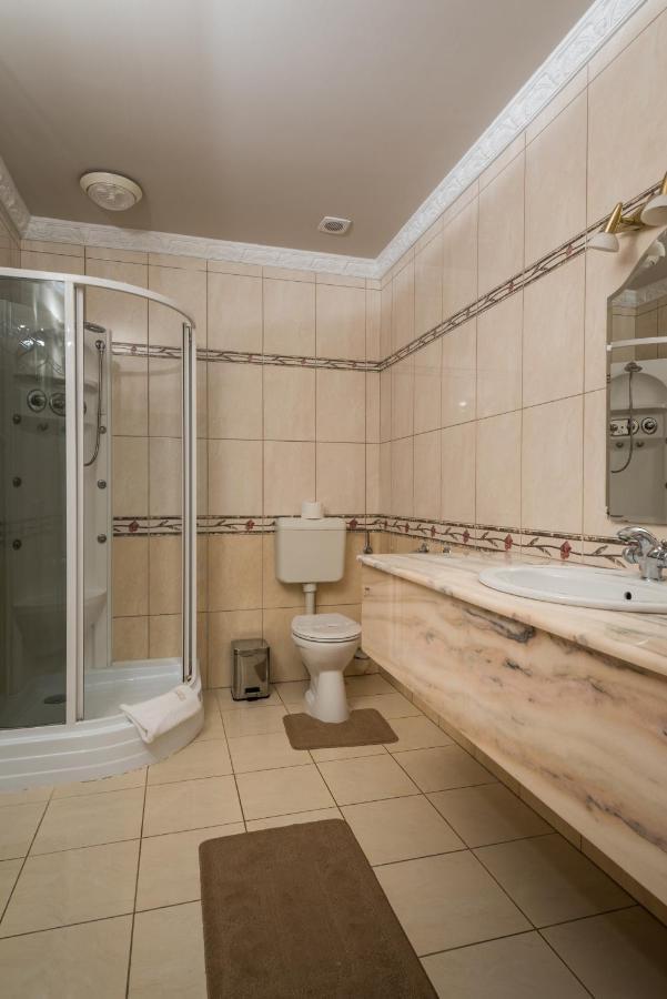 Hotel Bibic Es Tueskevar Etterem Es Horgaszto Nyíregyháza Zewnętrze zdjęcie