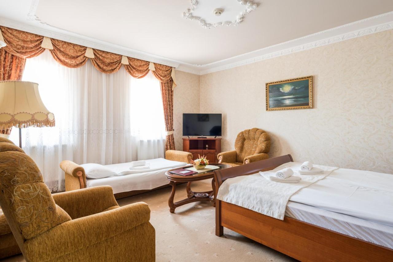 Hotel Bibic Es Tueskevar Etterem Es Horgaszto Nyíregyháza Zewnętrze zdjęcie