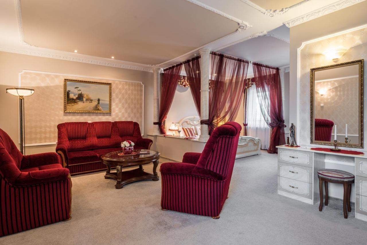 Hotel Bibic Es Tueskevar Etterem Es Horgaszto Nyíregyháza Zewnętrze zdjęcie