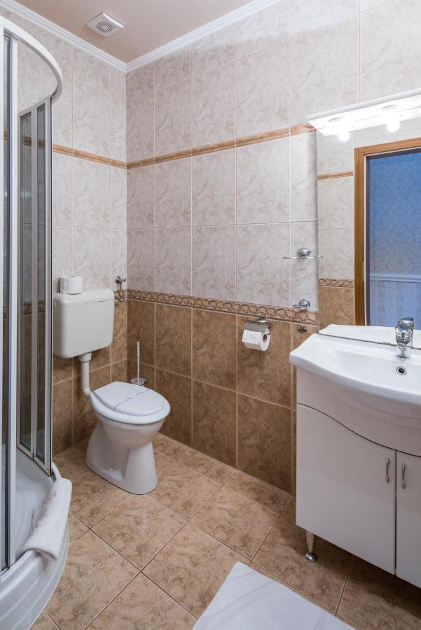 Hotel Bibic Es Tueskevar Etterem Es Horgaszto Nyíregyháza Zewnętrze zdjęcie