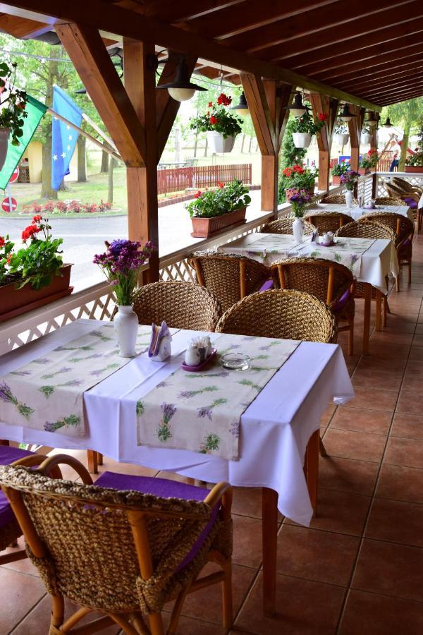 Hotel Bibic Es Tueskevar Etterem Es Horgaszto Nyíregyháza Zewnętrze zdjęcie
