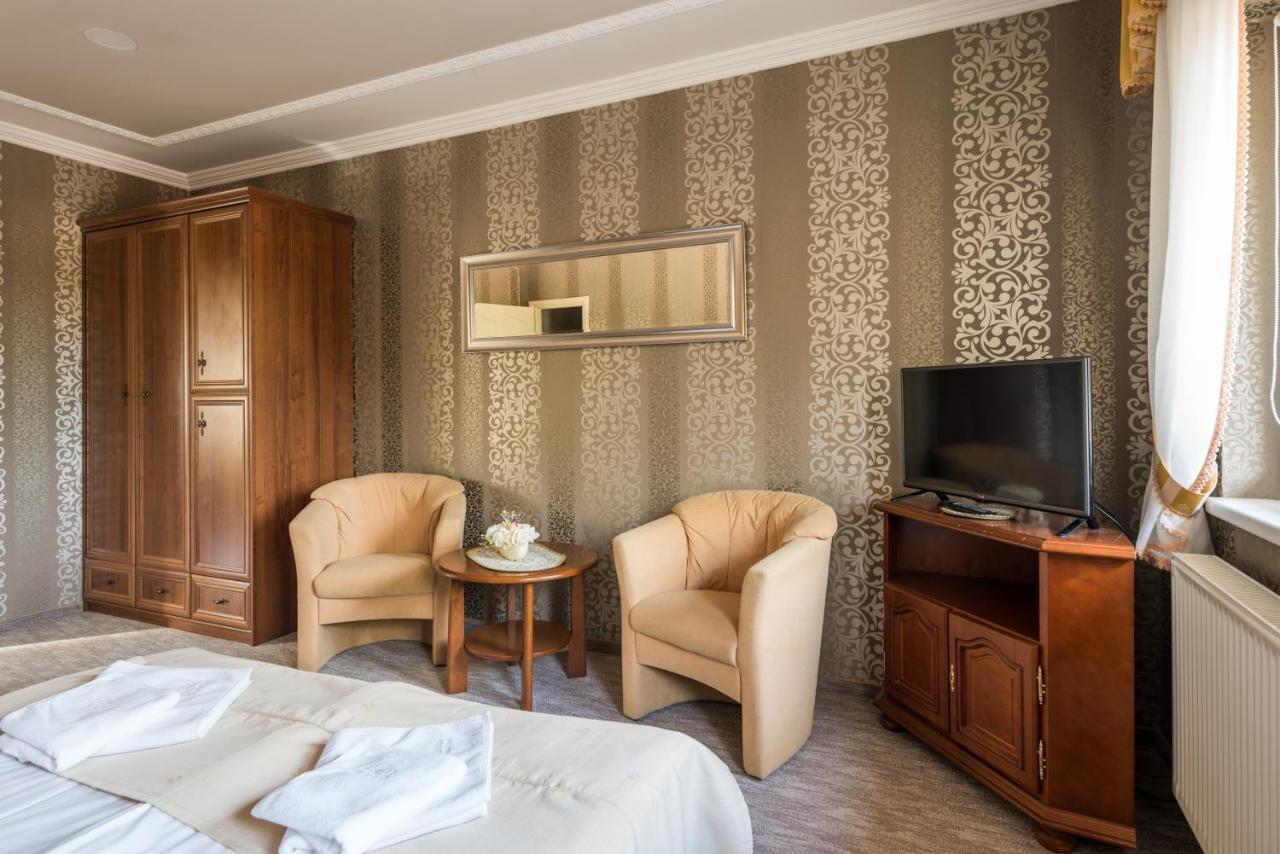 Hotel Bibic Es Tueskevar Etterem Es Horgaszto Nyíregyháza Zewnętrze zdjęcie