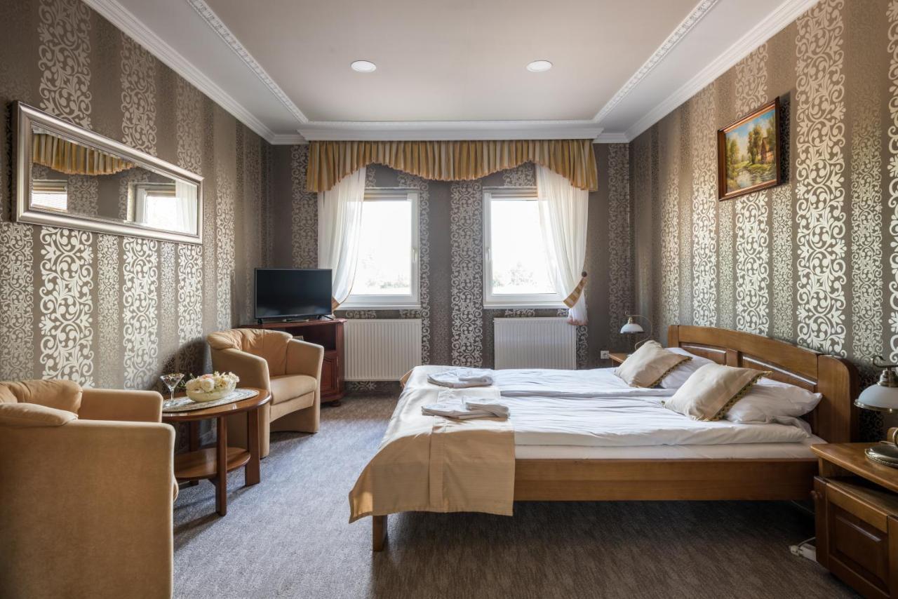 Hotel Bibic Es Tueskevar Etterem Es Horgaszto Nyíregyháza Zewnętrze zdjęcie